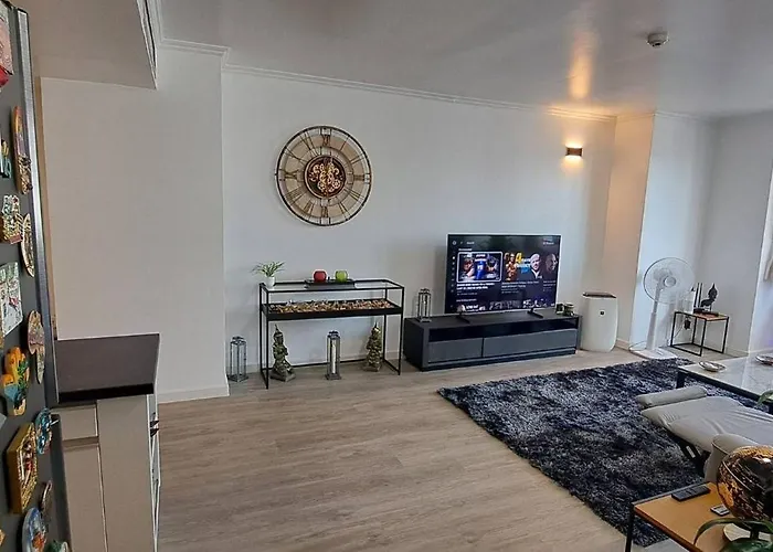 Newly Renovated 1 Bedroom Nana 別荘 *