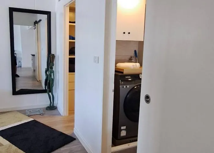 別荘 Newly Renovated 1 Bedroom Nana *