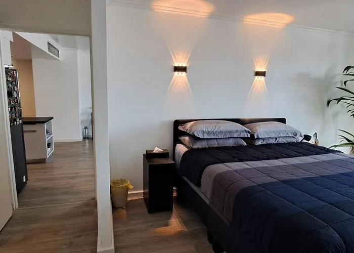 Newly Renovated 1 Bedroom Nana